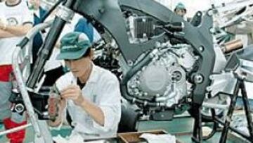 <b>TRABAJO METICULOSO. </b>Todo un espectáculo del que fue testigo AS como único diario español presente en la visita al departamento de carreras del gigante japonés.