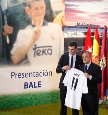 El 1 de septiembre de 2013 se anunci¨® oficialmente su traspaso al Real Madrid. Las cifras de la operaci¨®n variaron seg¨²n los diferentes medios de comunicaci¨®n. Bale firm¨® un contrato por seis temporadas con un sueldo de €10 millones netos por cada una, convirti¨¦ndose as¨ª en el primer futbolista gal¨¦s en la historia del club.