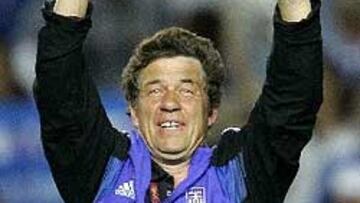 <b>IDOLATRADO.</B> El técnico alemán se ha convertido en uno de los personajes más populares y queridos de Grecia.