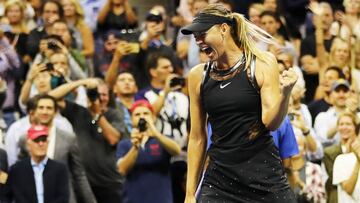 Maria Sharapova, celebrando su triunfo ante Simona Halep.