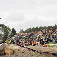 Laia Sanz solo pudo ser tercera en la primera carrera de Suecia