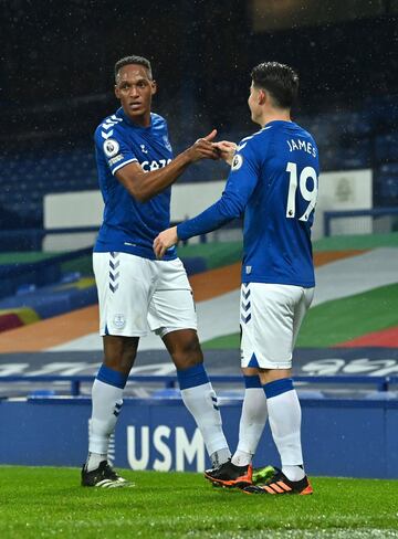 James Rodríguez abrió el marcador en el empate 1-1 entre Everton y Leicester con un remate de media distancia con su pierna derecha.