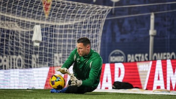 Vila, durante el calentamiento en La Romareda