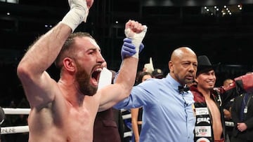 Sandor Martín se impone ante Mickey García.