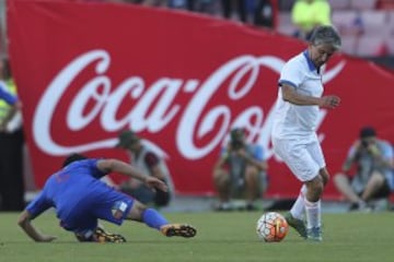 Universidad de Chile retirados vs Rostros de TV en el estadio Nacional, Chile.