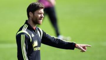 Xabi Alonso, en un entrenamiento de la Selecci&oacute;n.