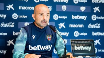 El entrenador del Levante UD, Paco L&oacute;pez, en rueda d e prensa
 LEVANTE UD
 11/12/2020