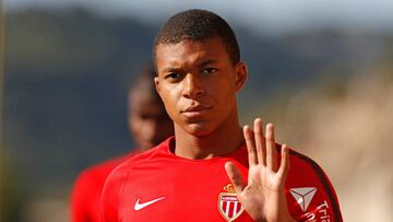 Football Soccer - AS Monaco - Training - French Ligue 1 - La Turbie, France - July 31, 2017 - Monaco&#039;s Kylian Mbappe arrives for training. REUTERS/Eric Gaillard