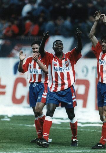 Adolfo Valencia llegó al Atlético en 1994, pero su rendimiento no fue el mejor y abandonó el equipo al finalizar esa temporada.