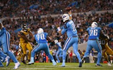 Los Titans tenían tres minutos y medio para darle la vuelta al partido, pero el tight end Phillip Supernaw (2 recepciones para 16 yardas) hizo un fumble después de recibir el balón, que fue recuperado por el cornerback Davon House. En la jugada siguiente, Myers lograría su cuarto field goal y pondría el definitivo 13 a 19.