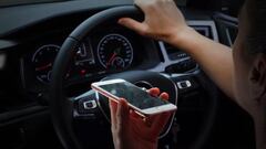 Un nuevo sistema para cazar conductores usando el móvil en el coche