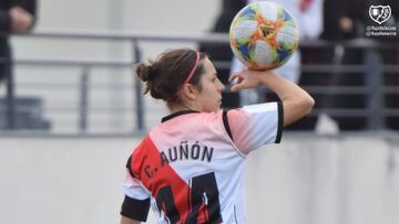 Cristina Auñón, capitana del Rayo, en un saque de banda la temporada pasada.