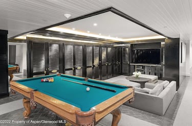 Aunque la joya de la corona aseguran que es la ubicación y que a la mansión no le faltan servicios y salas espectaculares, algunos portales opinan que el precio es desorbitado en comparación con otras casas del mismo estilo. Por ejemplo: ¿dónde están la piscina o el jacuzzi?