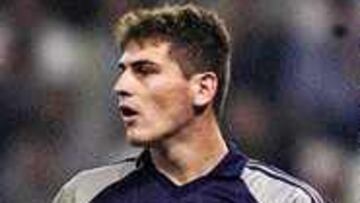 SIN MANGAS. Casillas salió al campo con las mangas de la camiseta cortadas.