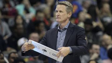 Steve Kerr: "No cambiaremos el estilo por la llegada de Cousins"