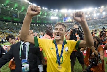 El PSG le dejaba asistir a un sólo torneo en verano y el brasileño estuvo en la Copa América. No podrá revalidar el oro en fútbol de Río 2016. 