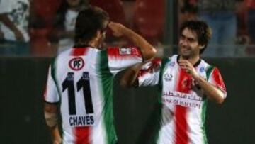 Diego Chaves celebra con Diego Rosende el gol de éste último ante Nacional.