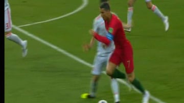 Para Iturralde no hay penalti a Cristiano y existe falta de Costa