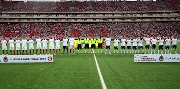 El 11 de agosto de 2010, se disputó el primer partido oficial en la historia del nuevo estadio rojiblanco. Fue la Final de Ida de la Copa Libertadores.