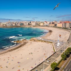Lío entre surfistas y Ayuntamiento de A Coruña por el surf en alerta meteorológica