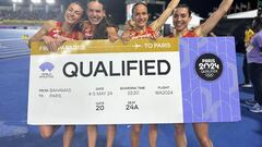 Las integrantes del relevo 4x100 celebran su clasificación para los Juegos Olímpicos de París 2024.