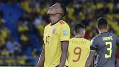 Yerry Mina durante un partido con la Selecci&oacute;n Colombia.