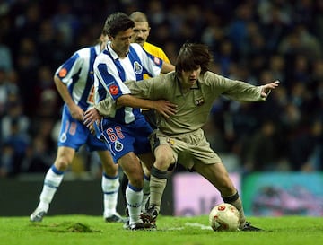 Leo Messi debutó con el primer equipo el 6 de noviembre de 2003. El partido, un amistoso contra el Oporto de José Mourinho en la inauguración del Estadio do Dragao.