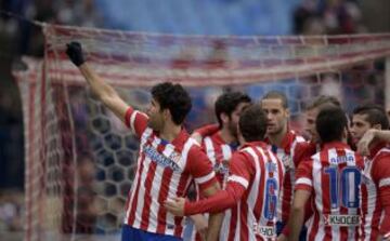 El delantero brasileño del Atlético de Madrid Diego da Silva Costa celebra después de anotar el 2-0 durante el partido de fútbol de la liga española del Club Atlético de Madrid vs Valladolid CF