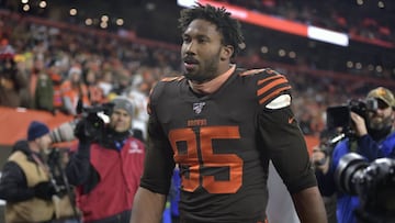 El ala defensiva de los Browns fue suspendido indefinidamente y multado con 45,623 dólares por sus acciones en la riña del TNF en la Semana 11.
