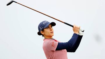 Azahara Muñoz golpea la bola durante el British Open femenino.