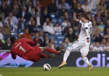 Cristiano Ronaldo en un mano a mano con Kameni.