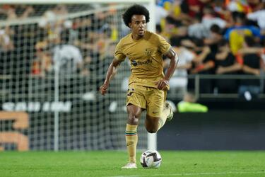 Xavi wants a new right back