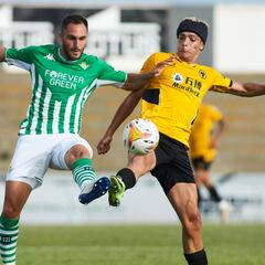 Raúl Jiménez jugó 60 minutos en amistoso frente al Real Betis
