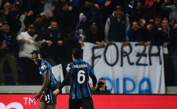 El delantero colombiano anotó un gol y realizó una asistencia en el empate 2-2 de Atalanta frente al Manchester United en Champions League.