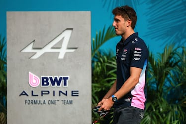 Se revela la otra escudería que busca a Checo Pérez