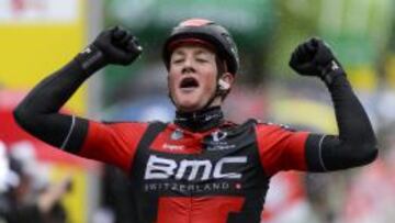 El suizo Stefan Kueng del BMC Racing se impone en la cuarta etapa del Tour de Romand&iacute;a, disputado entre las localidades de La Neuveville y Fribourgo.