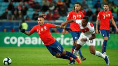 La polémica jugada en que Chile pidió el uso del VAR a Roldán