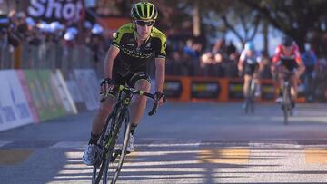 Adam Yates, fractura de pelvis por su caída en la Volta