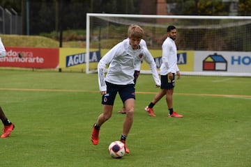 La Selección Colombia continúa su preparación para el primer partido de Eliminatoria ante Bolivia. Reinaldo Rueda trabaja con Juanfer, Wilmar Barrios y los jugadores del FPC. 