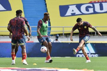 Colombia cayó goleado ante Uruguay en Barranquilla y tendrá que buscar puntos en su visita a Ecuador en Quito