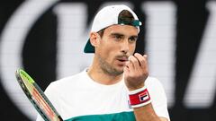 El tenista argentino Guido Pella, durante su partido ante Fabio Fognini en el Open de Australia 2020.