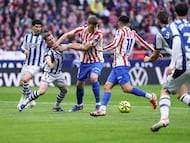 Real Sociedad's Spanish forward #17 Sergio Gomez fights for the ball with Atletico Madrid's Norwegian forward #09 Alexander Sorloth (3L) during the Spanish league football match between Club Atletico de Madrid and Real Sociedad at Metropolitano Stadium in Madrid on March 7, 2026. (Photo by Thomas COEX / AFP)