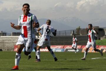 Es un delantero incisivo y con gol que de la mano de Córdova ha mejorado bastante. Es alternativa permanente en el ataque.