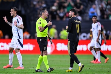 El VAR y el ‘Piojo’ Herrera arruinan el paso perfecto de México