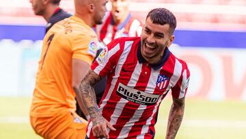 Correa celebra uno de sus dos goles en el Atlético-Eibar.
