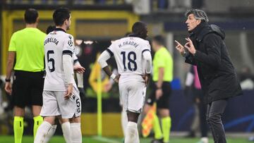 Real Sociedad's Spanish coach Imanol Alguacil (R) gestures next to Real Sociedad's Spanish midfielder #05 Igor Zubeldia during the UEFA Champions League 1st round day 6 Group D football match between Inter Milan and Real Sociedad at the San Siro stadium in Milan on December 12, 2023. (Photo by Marco BERTORELLO / AFP)