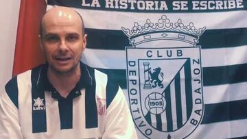 Mr Chip consigue que el mundo del fútbol se vuelque con con el Badajoz: Casillas, Villa, Reina...