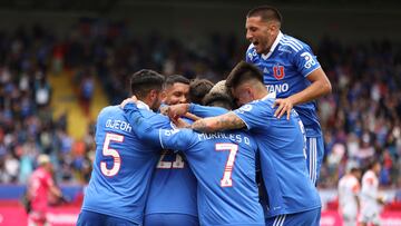 Futbol, Universidad de Chile vs Cobresal.
Fecha 30, campeonato Nacional 2022.
El jugador de Universidad de Chile Bastian Tapia, izquierda derecha centro, celebra su gol contra Cobresal durante el partido de primera division disputado en el estadio CAP de Talcahuano, Chile.
05/11/2022
Javier Vergara/PHOTOSPORT
Football, Universidad de Chile vs Cobresal.
30th date, 2022 National Championship.
Universidad de Chile's player Bastian Tapia, left right center, celebrates after scoring Cobresal during the first division match held at the CAP stadium in Talcahuano, Chile.
05/11/2022
Javier Vergara/PHOTOSPORT