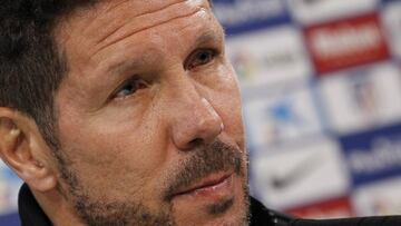 GRA304. MAJADAHONDA (C.MADRID), 27/01/2017.- El entrenador argentino del Atlético de Madrid, Diego Simeone, durante la rueda de prensa ofrecida previa al partido de Liga que mañana disputarán frente al Alavés en el estadio Mendizorroza. EFE/Víctor Lerena
