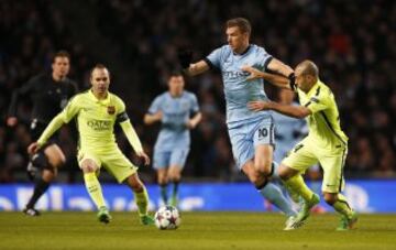 Edin Dzeko y Javier Mascherano.
